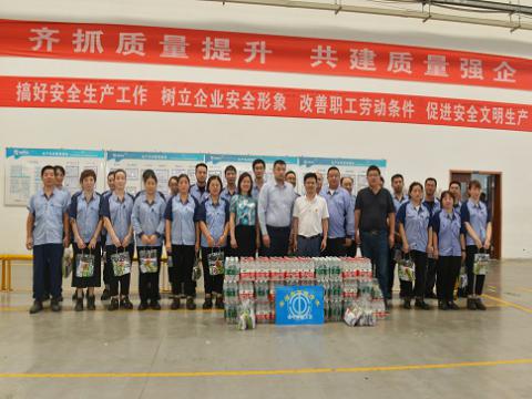 炎炎夏日，市总工会送清凉，丝丝关爱暖人心