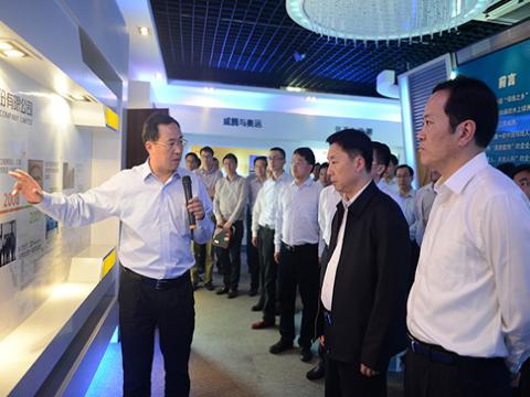 镇江市委书记夏锦文莅临918博天堂股份视察